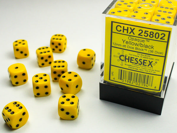 Chessex: 12mm Opaque Yellow/Black D6 Set