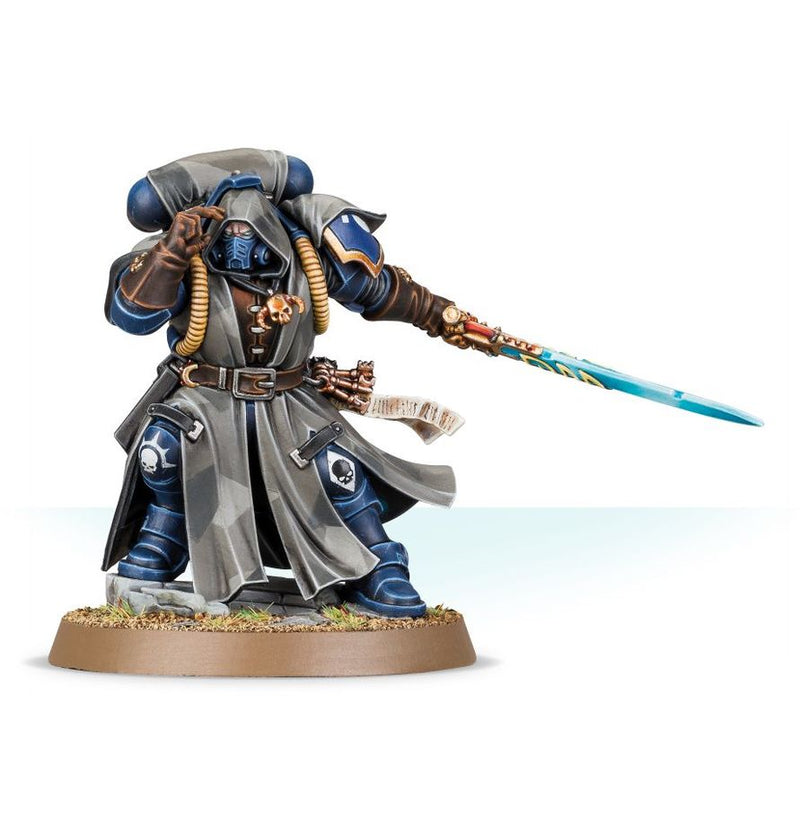 Warhammer 40,000 Space Marines Librarian in Phobos Armor